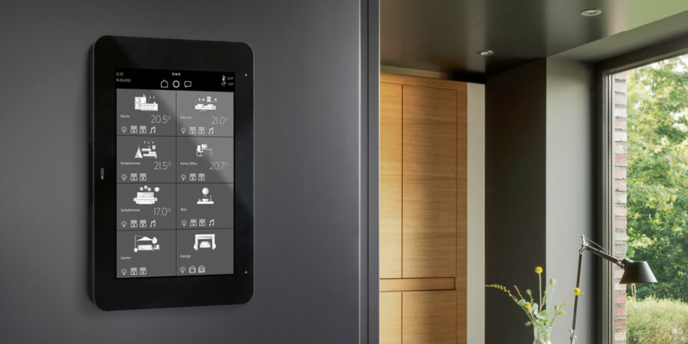 JUNG Smart Panel 8 bei Thomas Lieber Elektroinstallation GmbH in Wallrabenstein