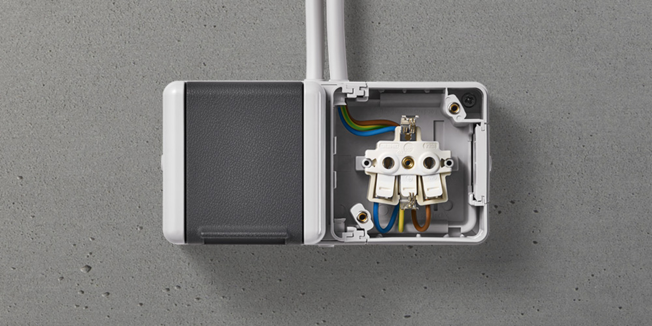 Doppelsteckdose mit Trennsteg bei Thomas Lieber Elektroinstallation GmbH in Wallrabenstein